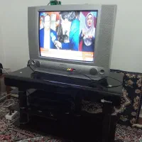 تلوزیون میز و دستگاه دیحیتال
