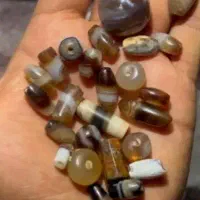 مهره کهنه عقیق منجوق|کلکسیون اشیاء عتیقه|اردبیل, |دیوار