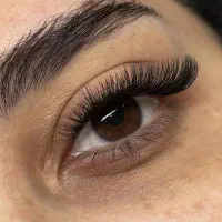 کاشت مژه مهریز  با بهترین متریال شروع قیمت ۶۰۰