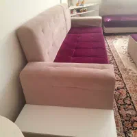 مبلمان راحتی ۵ نفره همراه با میز عسلی و جلو مبلی