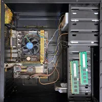 کیس و قطعات کامپیوتر