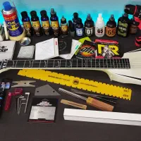 تعویض و تنظیم سیم گیتار الکتریک