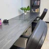 دو عدد میز و صندلی اداری