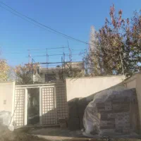 یک بنا آجرنما کار جهت همکاری