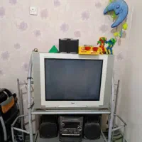 تلویزیون و میز تلویزیون کار کرده