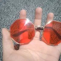 عینک بچه گانه در حد نو