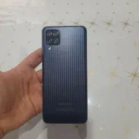 موبایل m12 به علت نیاز پول قیمت رو پایین زدم