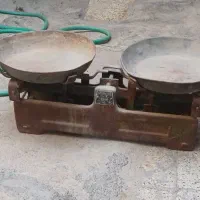 ترازو قدیمی با سنگ کیلو