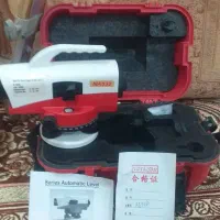 دوربین نقشه برداری با لوازم