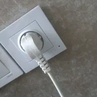 دوربین مداربسته ،پریز برق