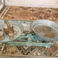 ترازو همراه با سنگ