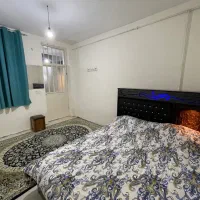 اتاق ماهیانه مرکز شهر|اجارهٔ کوتاه‌مدت آپارتمان و سوئیت|شیراز, سیاه سنگ|دیوار