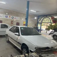 صافکار ماهر با ابزار صافکاری مکانیک ماهر با ابزار