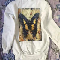 تعدادی لباس دورس و یک عدد شلوار جاگر