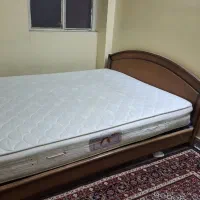 تخت دو نفره و مبل راحتی و استیل