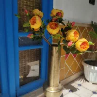 گلدان آلومینیومی همراه گل رز مصنوعی وارداتی