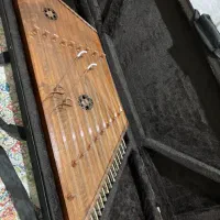 سنتور به همراه میز