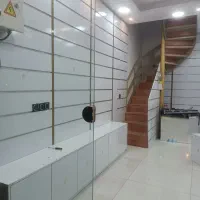 ویترین کفش فروشی