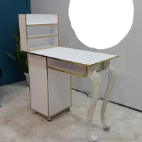 میز ناخن و صندلی