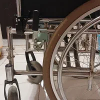 یک عدد ویلچر در حد نو برای وزن بالا