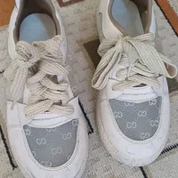 کتونی|کیف، کفش، کمربند|باغستان, |دیوار