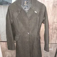 دو عدد پالتو|لباس|قم, دروازه ری|دیوار