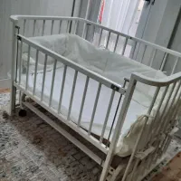 تخت کنار مادر اصلا استفاده نشده