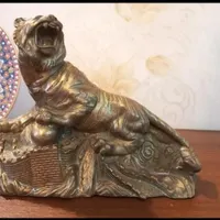 مجسمه برنزی(ببر روی دیوار چین)|مجسمه، تندیس، ماکت|شیراز, گلدشت معالی‌آباد|دیوار