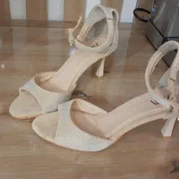 کفش مجلسی|کیف، کفش، کمربند|نیشابور, دهنو|دیوار