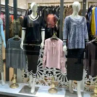 فروشنده خانم با روابط عمومی بالا و خوش زبان