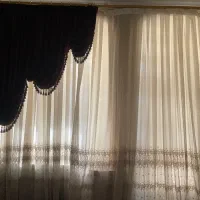 پرده همراه کتیبه و پارچه رو