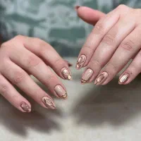 کاشت و لمینت ناخن