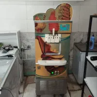 بستنی فروشی