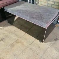 میز و صندلی و مبلی