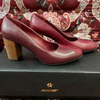 کفش برند نوین چرم رنگ زرشکی سایز۳7|کیف، کفش، کمربند|بندرعباس, |دیوار