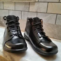 بوت تمام چرم گاوی/ رویه و داخل کاملا چرم طبیعی