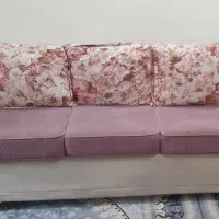 مبل راحتی ۷ نفره همراه با عسلی چوبی