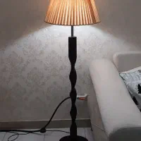 آباژور ایستاده