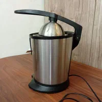 آب پرتقال گیر انار گیر برقی در حد نو