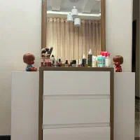 میز آرایش به همراه آینه