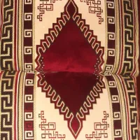 یک جفت پشتی سنتی زیبا