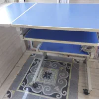 میز تحریر و کامپیوتر