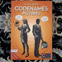 بازی فکری کد نیمز(codenames)