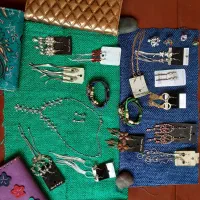 تعدادی انگشتر و گوشواره و غیره