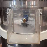 یک عدد سبزی خردکن تمیز و سالم