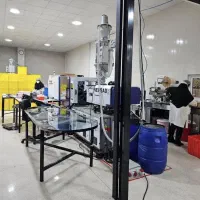 استخدام نیروی فنی آچار به دست