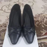 یک عددکفش مجلسی شماره ۳۷