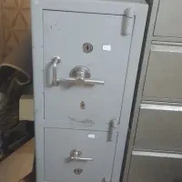 ۲عدد گاوصندوق دو طبقه قدیمی ومحکم سالم