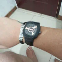 ساعت کاملا سالم مربعی