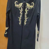 مانتو مشکی گلدوزی‌شده